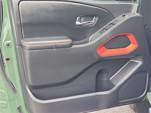 Certified 2025 Nissan Frontier PRO-4X image 6