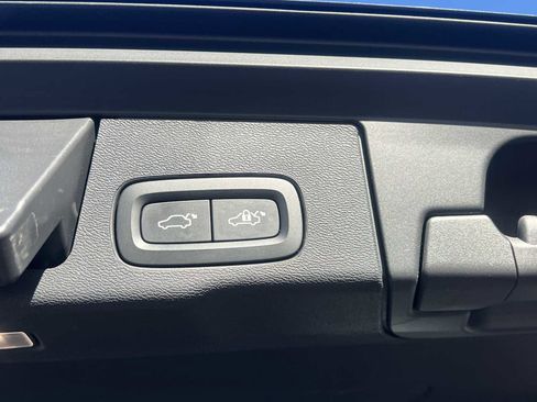 Used 2022 Volvo XC60 B5 Momentum w/ Advanced Package image 25