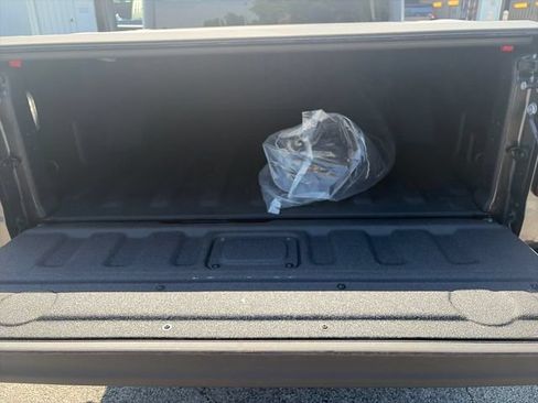Used 2025 Jeep Gladiator Sport AWD/4WD image 21