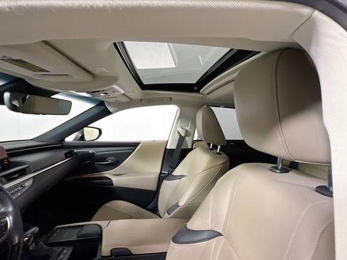 Used 2021 Lexus ES 300h Ultra Luxury w/ Accessory Package 2 image 23