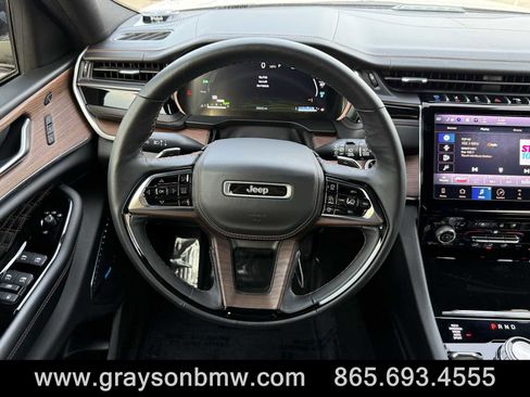 Used 2022 Jeep Grand Cherokee Summit w/ Luxury Tech Group V image 17