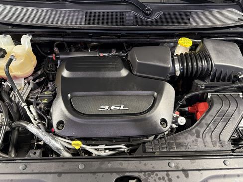 Used 2018 Chrysler Pacifica Touring-L Plus w/ Advanced Safetytec Group FWD image 31