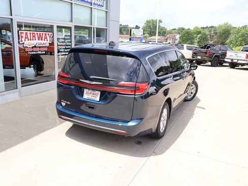 Used 2024 Chrysler Pacifica Touring-L FWD image 40
