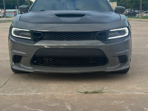 Used 2018 Dodge Charger R/T w/ Plus Group RWD image 2