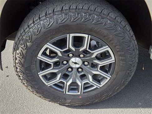 Used 2023 Chevrolet Colorado Z71 w/ Z71 Convenience Package 2 image 9