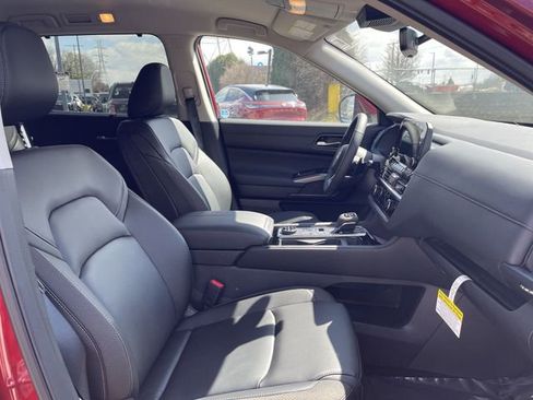 Certified 2025 Nissan Pathfinder SL image 22