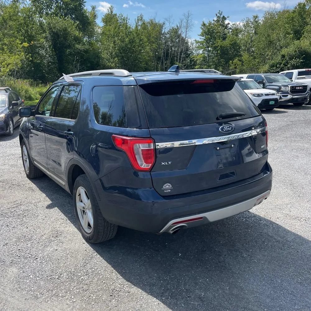 Used 2017 Ford Explorer XLT w/ Equipment Group 202A AWD/4WD image 5