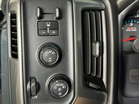 Used 2017 Chevrolet Silverado 1500 LT w/ All Star Edition AWD/4WD image 19