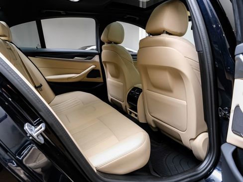 Used 2023 BMW 530e 530e iPerformance w/ M Sport Package image 40