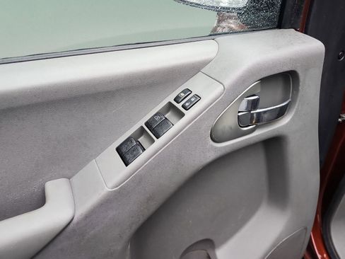 Used 2016 Nissan Frontier SV w/ Moonroof Package image 15