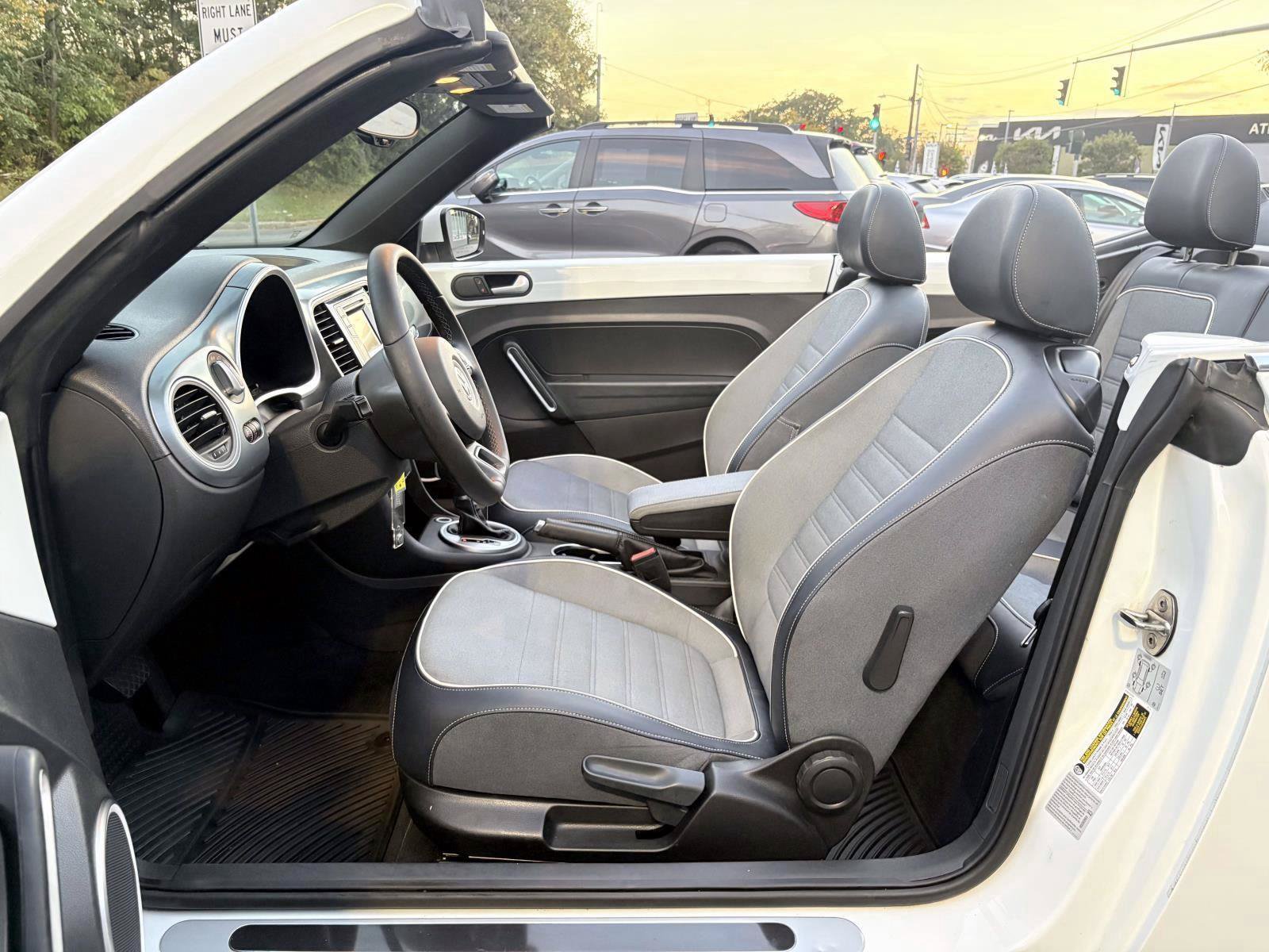 Used 2016 Volkswagen Beetle 1.8T Denim FWD image 21