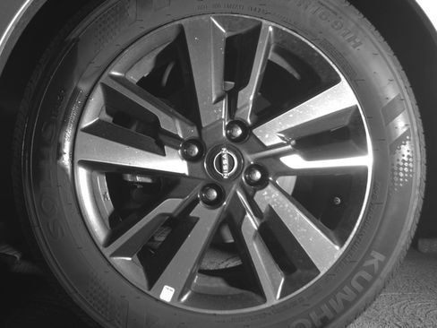 Used 2025 Nissan Versa SV image 12