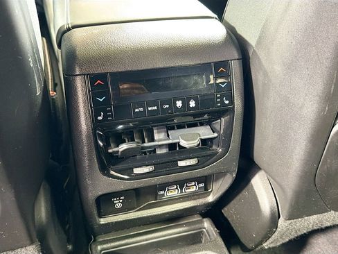 Used 2022 Jeep Grand Cherokee L Overland w/ Advanced Protech Group III AWD/4WD image 26