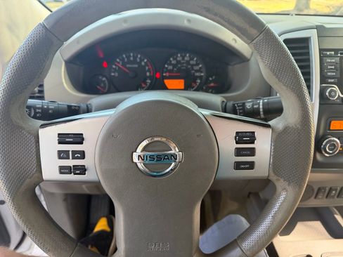 Used 2016 Nissan Frontier SV image 16