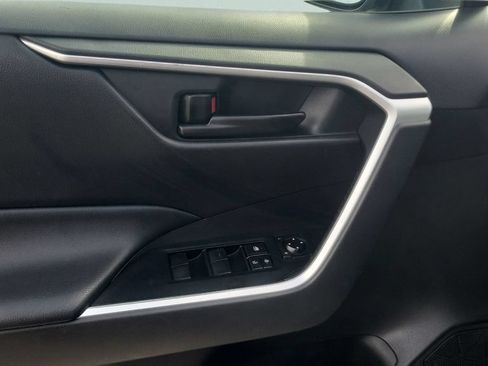 Used 2021 Toyota RAV4 LE FWD image 16