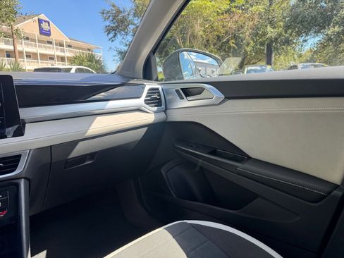 Used 2025 Volkswagen Taos SE image 35