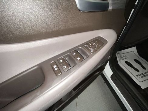 Used 2019 Hyundai Santa Fe SEL FWD image 13
