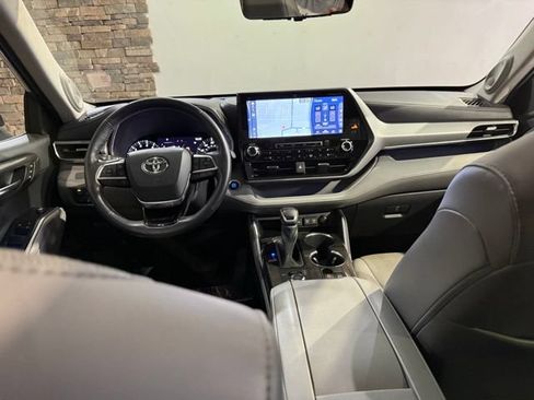 Used 2021 Toyota Highlander Platinum AWD/4WD image 25