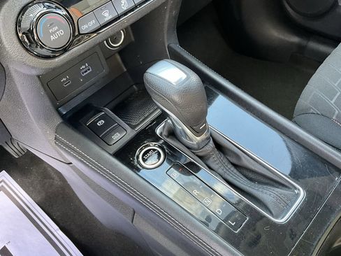 Used 2023 Nissan Kicks SR image 38