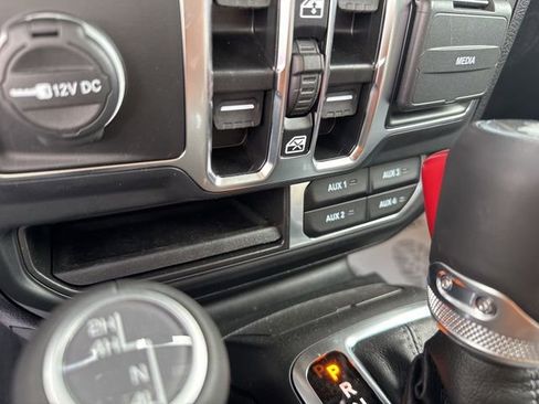 Used 2024 Jeep Wrangler Unlimited Sahara w/ Technology Group AWD/4WD image 30
