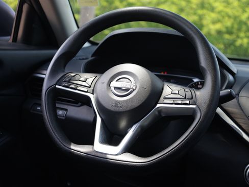 Used 2024 Nissan Altima 2.5 SV FWD image 8