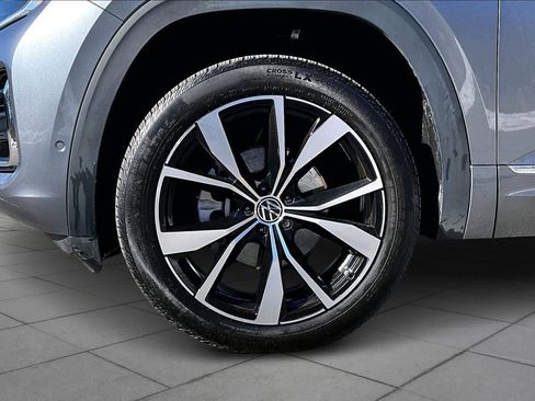 Used 2024 Volkswagen Atlas SEL Premium R-Line image 10