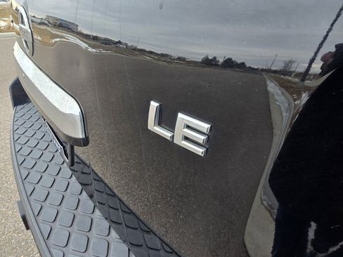 Used 2010 Nissan Pathfinder LE image 11