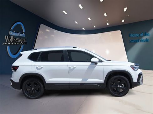 New 2025 Volkswagen Taos SEL image 4