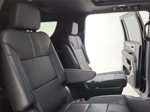 Used 2025 Chevrolet Suburban RST w/ Comfort Package AWD/4WD image 36