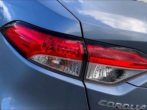 Used 2020 Toyota Corolla LE image 29