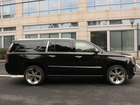 Used 2017 Cadillac Escalade ESV Platinum image 4