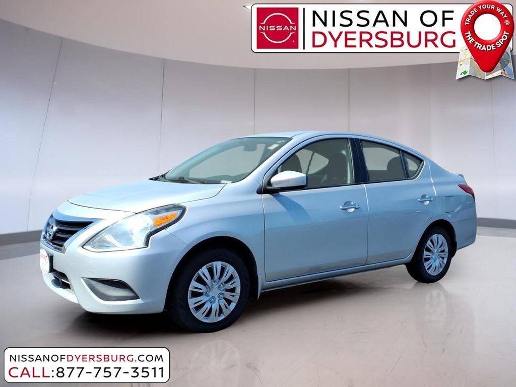 Used 2015 Nissan Versa SV FWD image 6