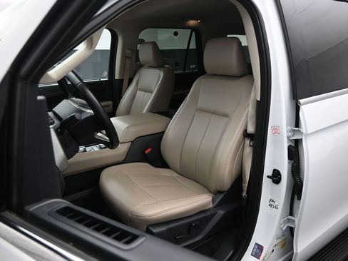 Certified 2024 Ford Expedition Max XLT image 9