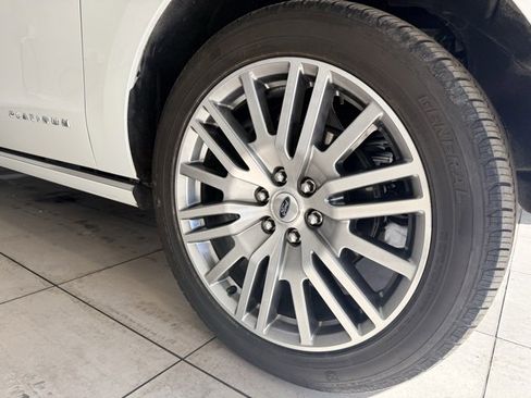 Used 2023 Ford Expedition Platinum image 12