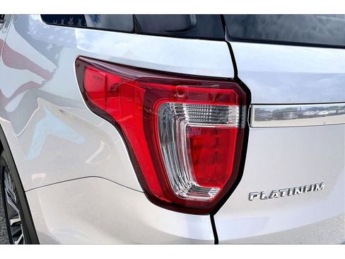 Used 2018 Ford Explorer Platinum AWD/4WD image 34