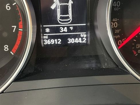 Used 2017 Volkswagen Jetta SE image 9