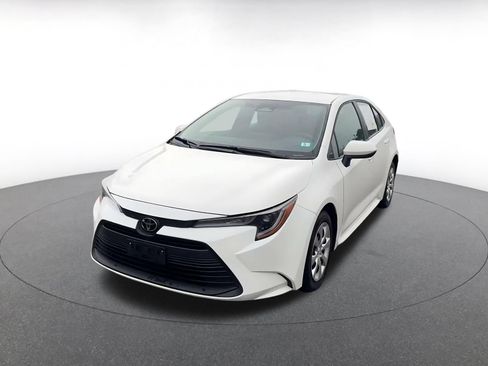 Used 2025 Toyota Corolla LE FWD image 4