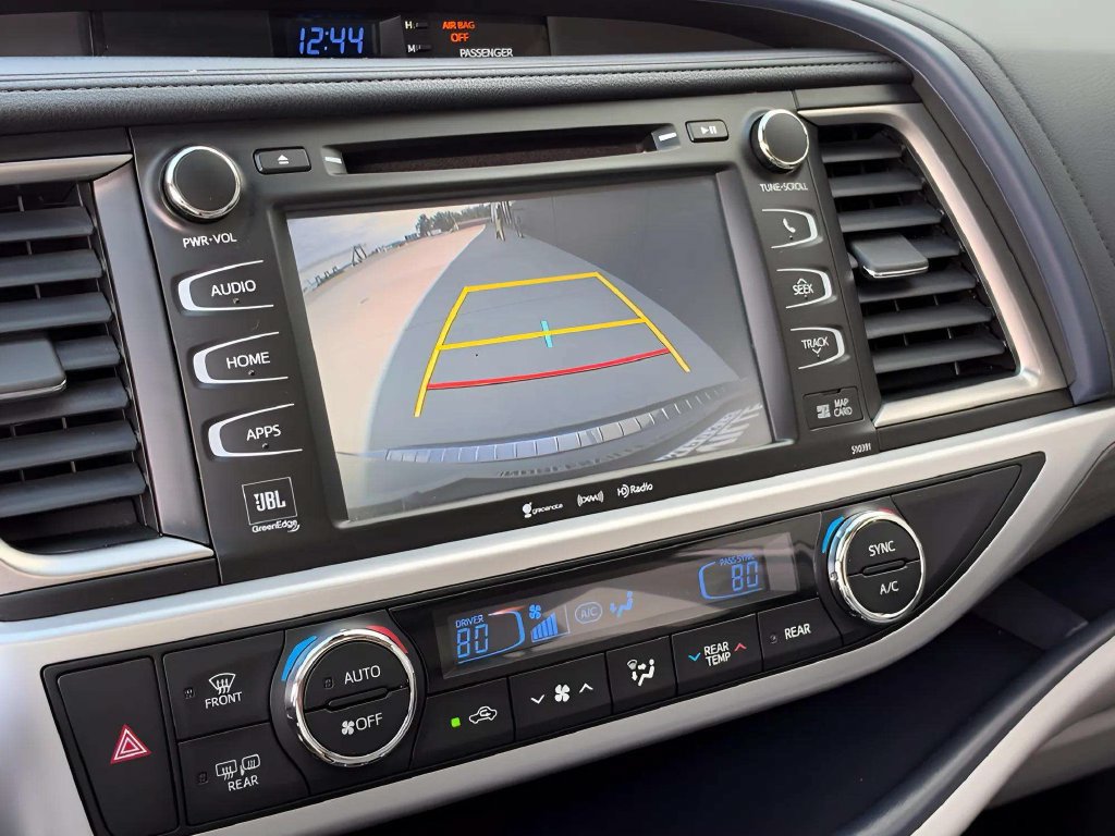 Used 2018 Toyota Highlander Limited AWD/4WD image 23