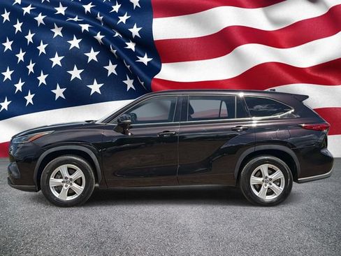 Used 2021 Toyota Highlander L FWD image 12