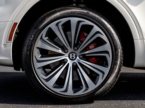 Used 2023 Bentley Bentayga Extended Wheelbase image 15