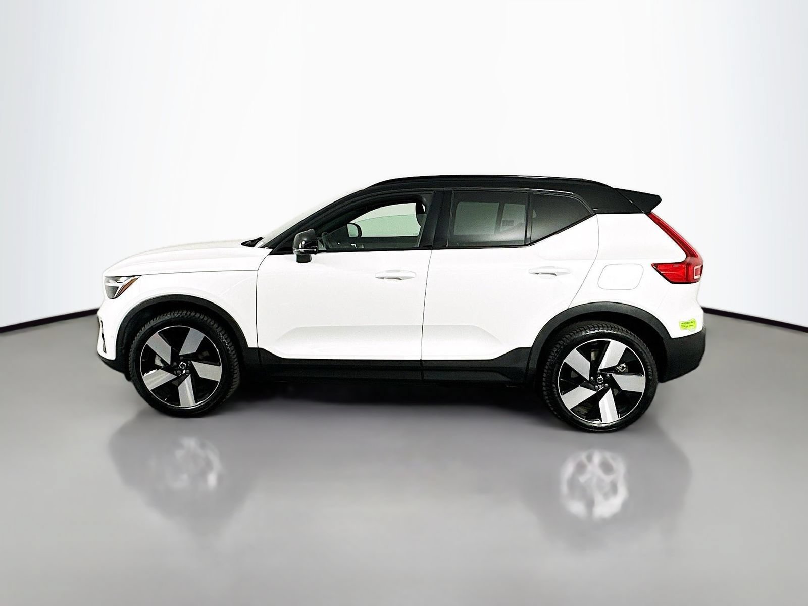 Used 2023 Volvo XC40 Recharge Ultimate w/ Protection Package Premier AWD/4WD image 4