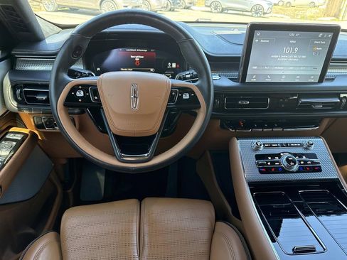 Certified 2024 Lincoln Aviator Black Label image 17