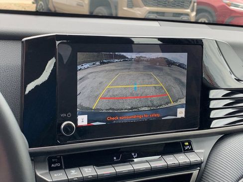 Used 2025 Toyota Camry SE image 23