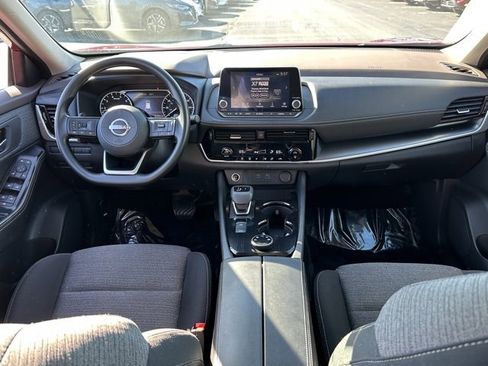 Certified 2022 Nissan Rogue SV image 30