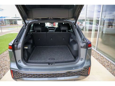 Used 2025 Volkswagen Tiguan SE R-Line image 15