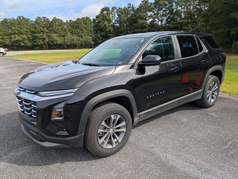 Used 2026 Chevrolet Equinox LT w/ Convenience Package II FWD image 2