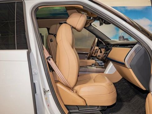 Used 2025 Land Rover Range Rover Long Wheelbase SE image 21