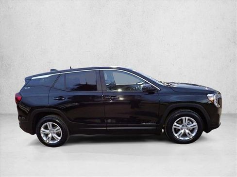 Used 2022 GMC Terrain SLE image 4