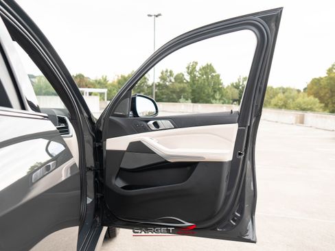 Used 2021 BMW X7 xDrive40i w/ M Sport Package image 48