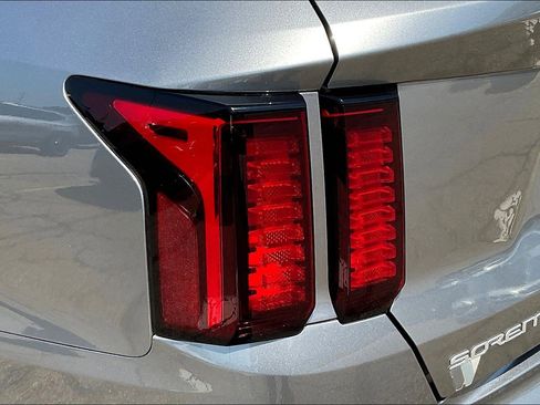 Used 2023 Kia Sorento EX AWD/4WD image 23
